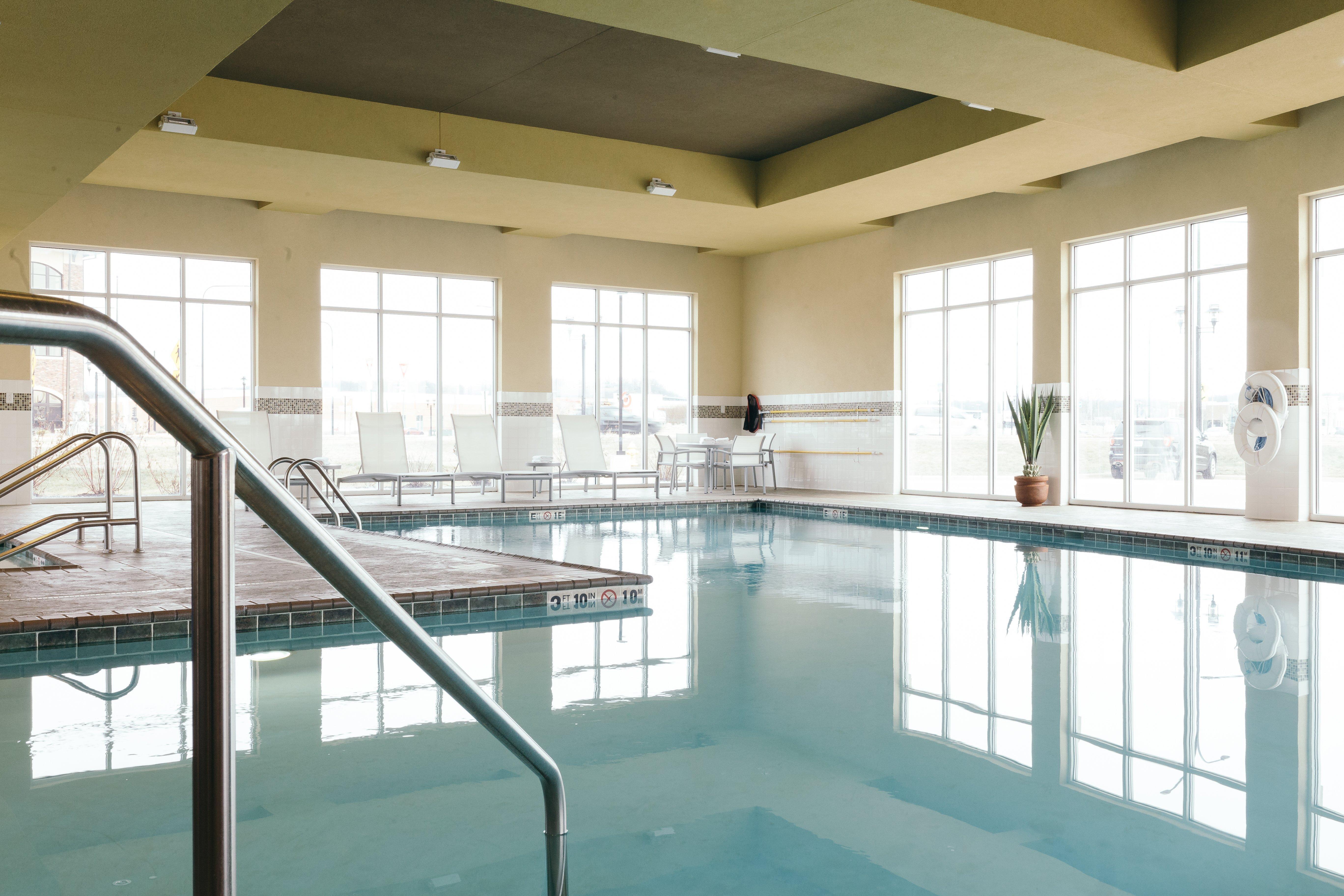 Holiday Inn And Suites East Peoria By Ihg Ngoại thất bức ảnh