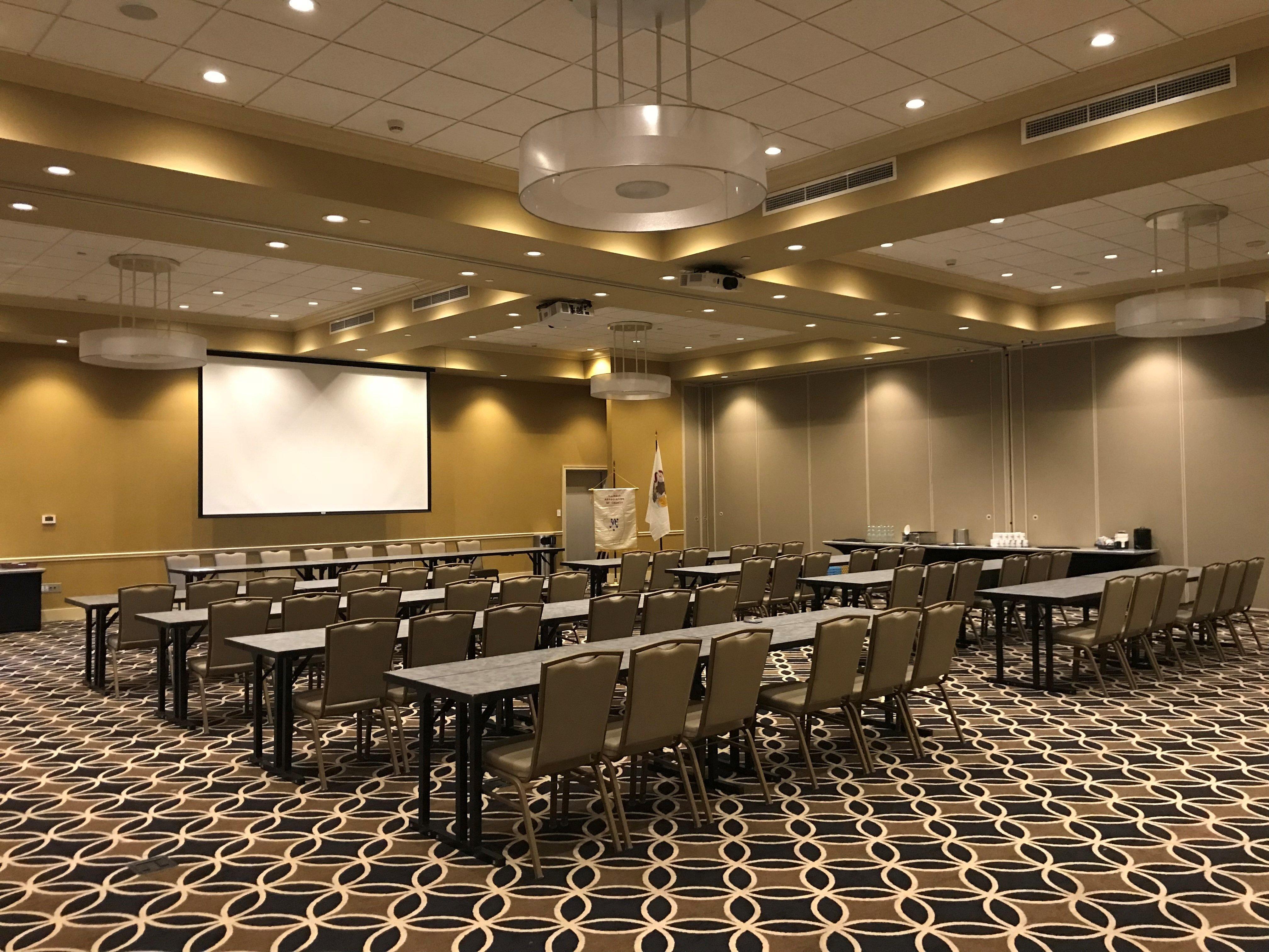 Holiday Inn And Suites East Peoria By Ihg Ngoại thất bức ảnh
